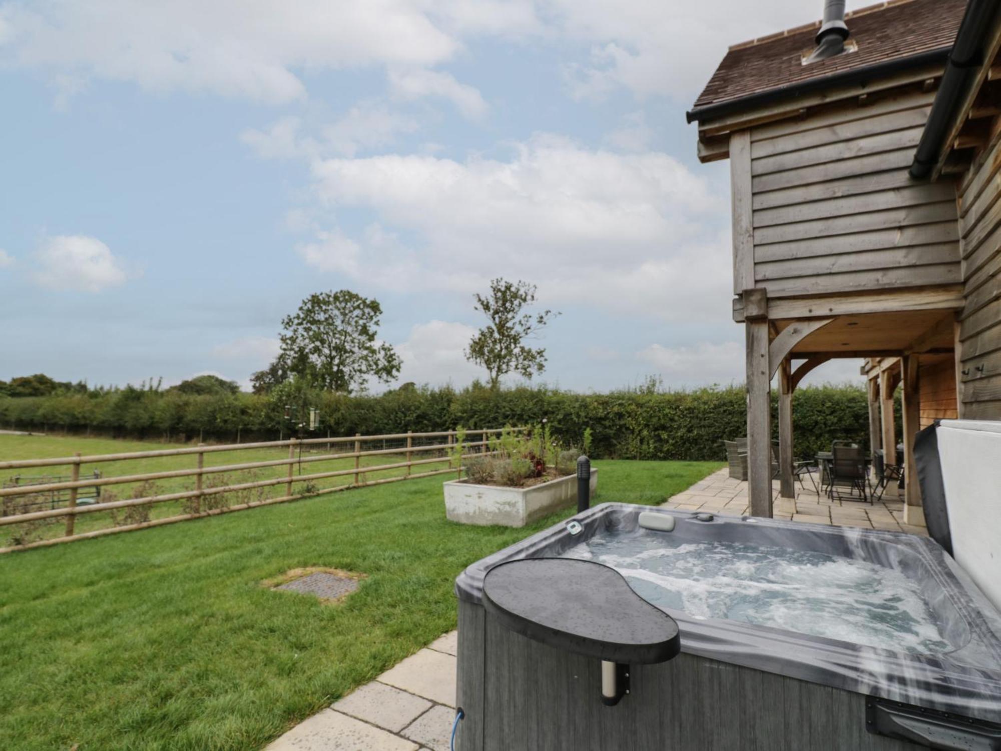 Hallgarth Farm Holiday Lodge Pershore Exterior photo